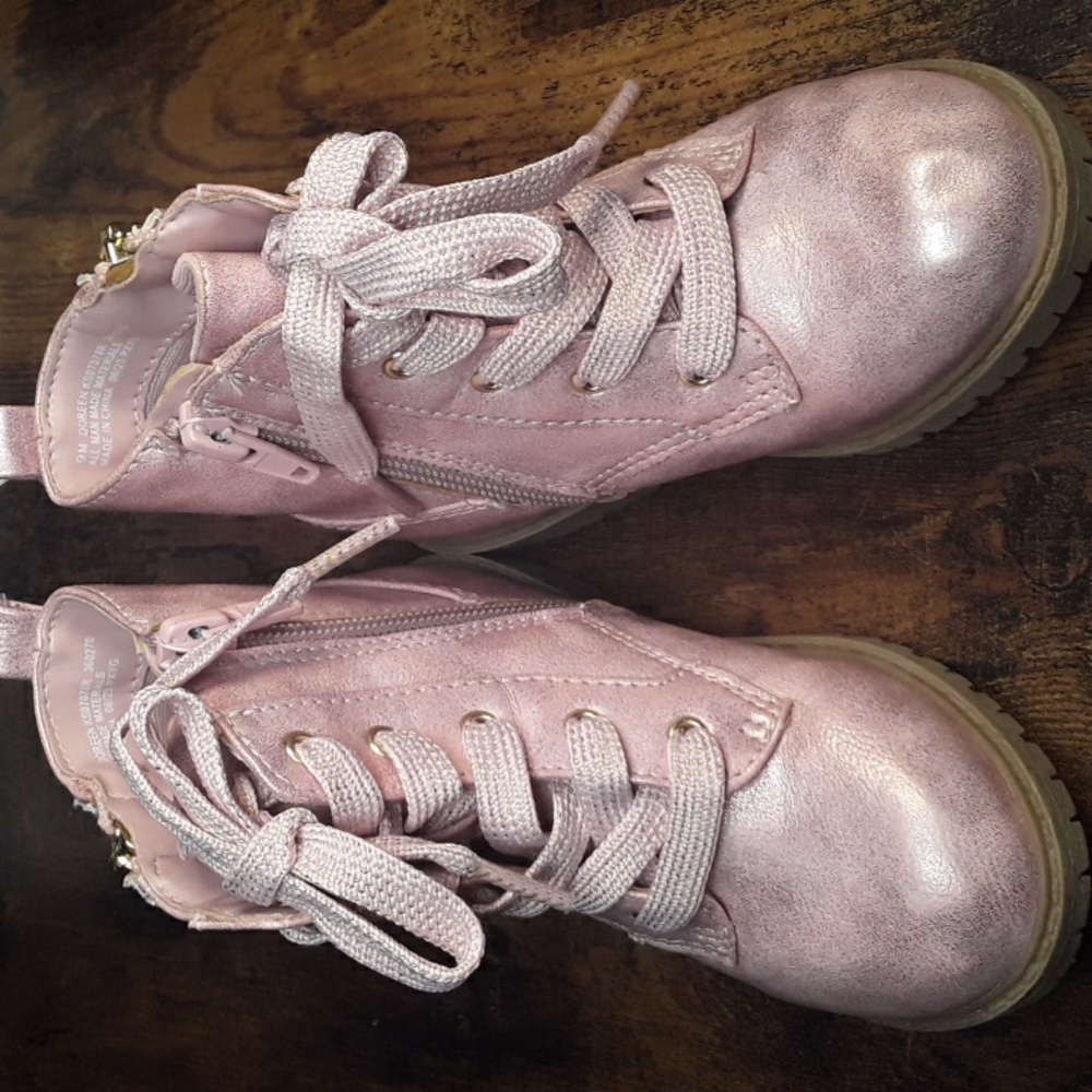 NWOT Little Girls Sugar Sz 9 Pink & Rose Gold  Easy On Zip Up Combat Boot Cute